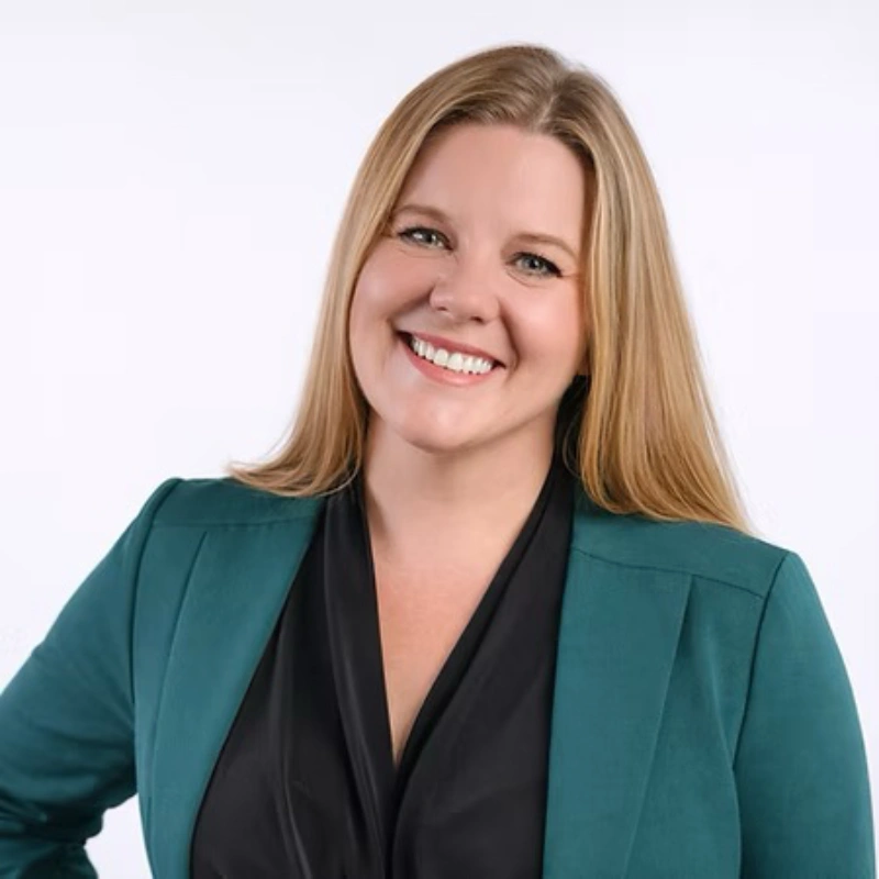 Headshot of LeAnn Naillon